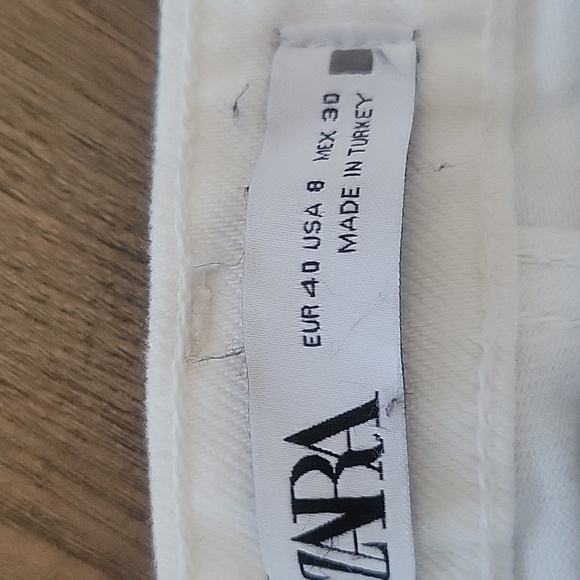 Zara High Rise Jean size 8 White, Split Bottom Leg Or Slit Style Leg, Frayed Hem - Picture 3 of 8